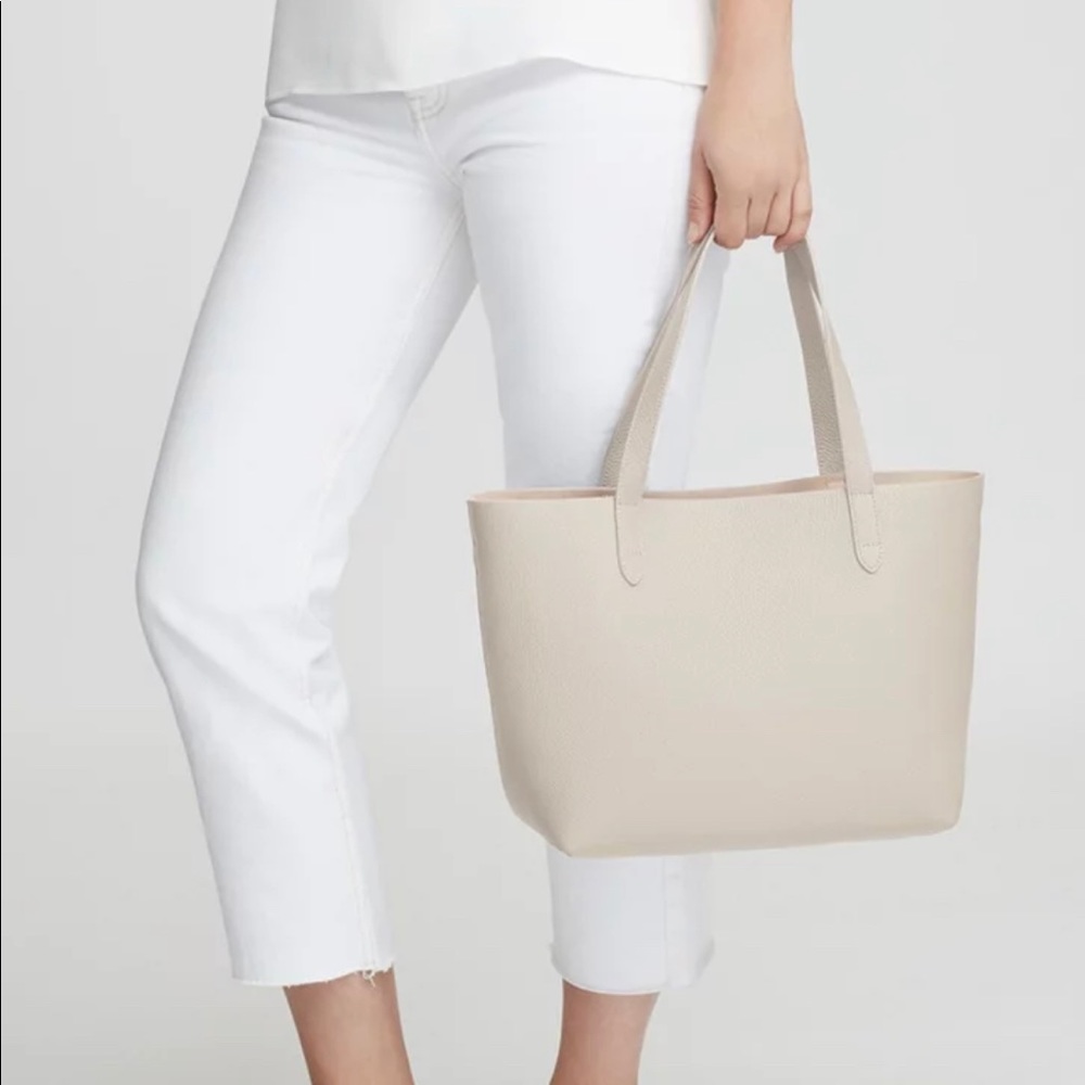 Cuyana Pebbled Leather Tote in Light Beige